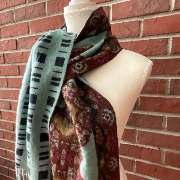 Amicale Cashmere Reversible Fringed Floral Graphic Scarf 12”x68” NWOT - Picture 5 of 8